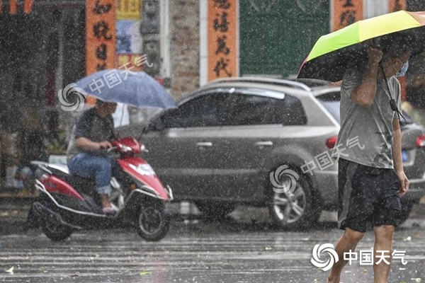 江淮等地新一轮强降雨来袭 京津冀将现持续高温天