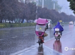 河南汝州暴雨再起 街上行车水花四溅-图片频道